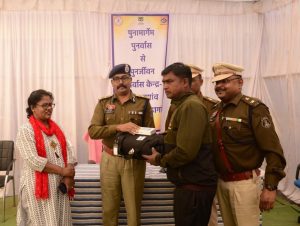 311225